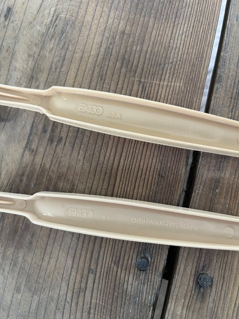 VTG 80s Ekco Serving Spoons Set of 2 Slotted/No slotted Almond Nylon Plastic - Picture 3 of 4